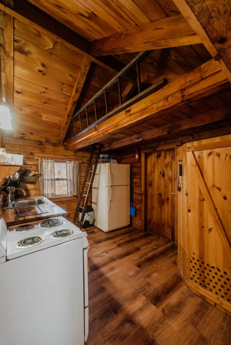 Comfort Tthree Cabin 2026 3523D